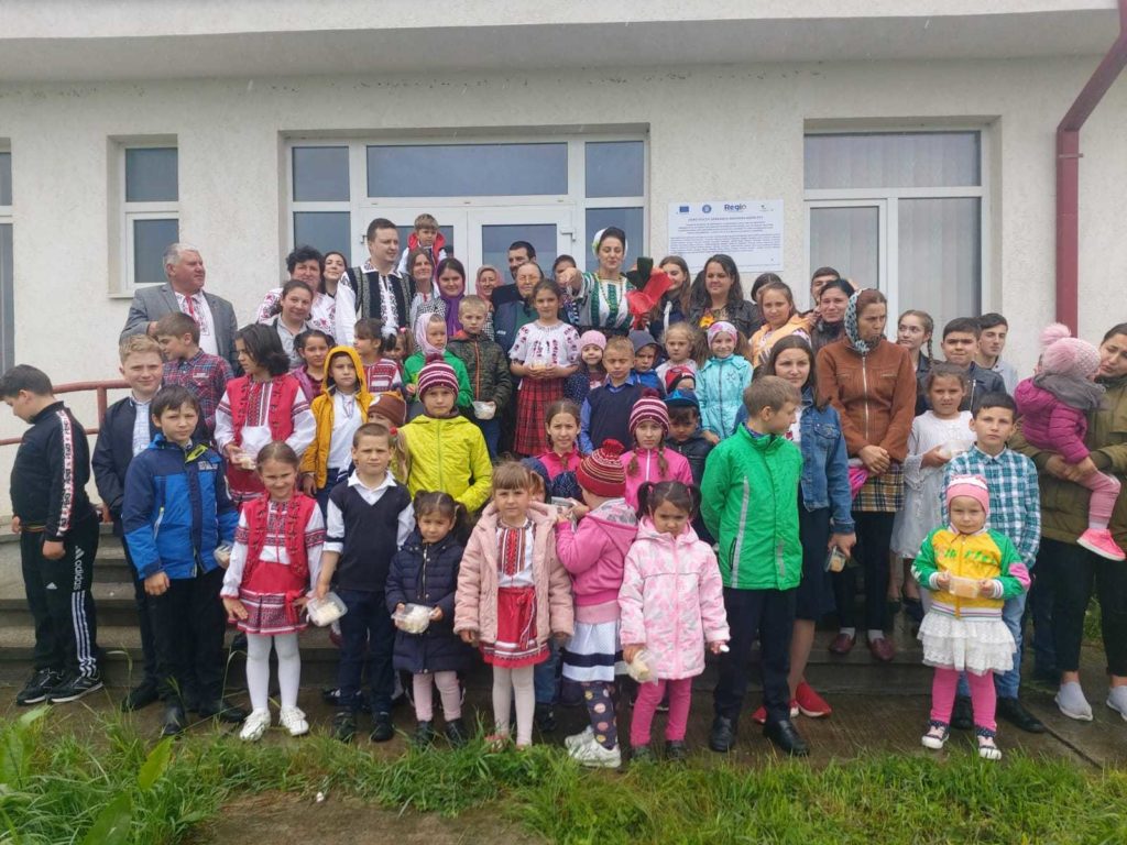 Maraton de Ziua Copilului organizat de Pr. Dan Damaschin: Daruri pentru 3.000 de copii din cătunele Moldovei