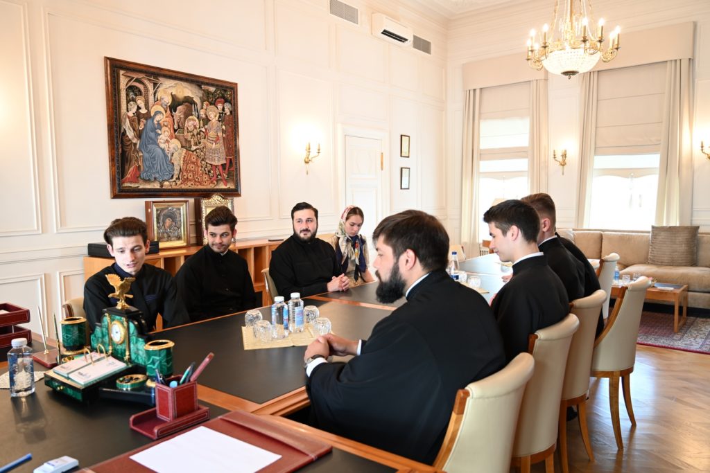 Митрополит Волоколамский Иларион встретился с группой студентов Сретенской духовной академии