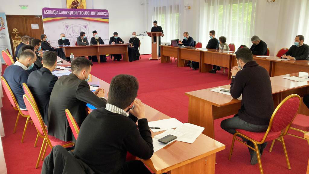 Conferință națională a teologilor doctoranzi la mănăstirea prahoveană Caraiman