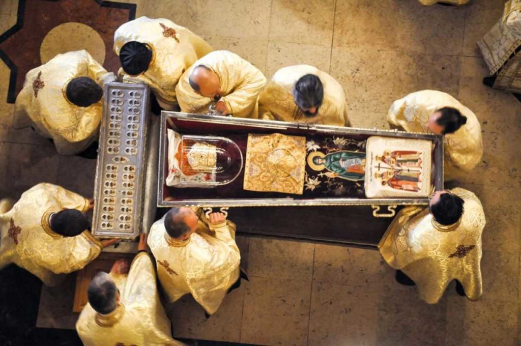 380 de ani de la aducerea la Iaşi a moaştelor Sf. Parascheva: Este un mare dar pentru poporul român, spune Patriarhul