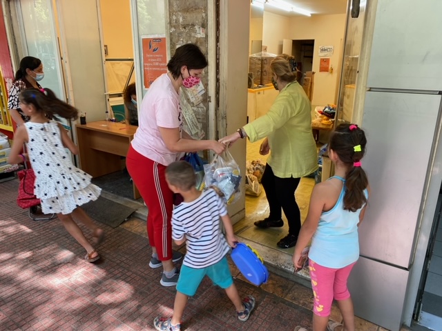 Διανομή τροφίμων από το Παντοπωλείο του ΚΕΣΟ