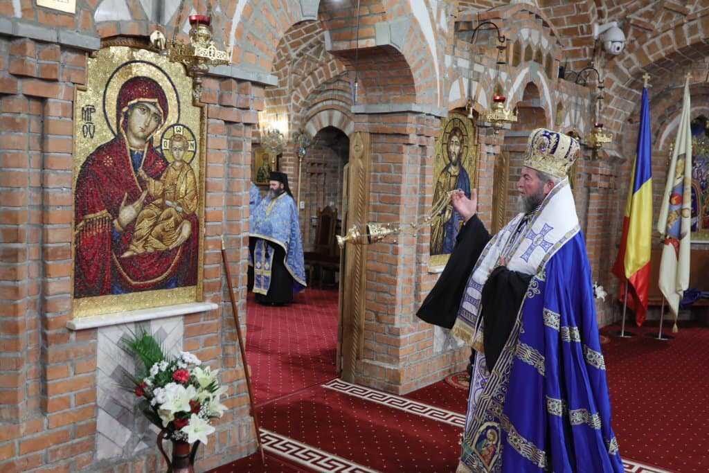 Patriarhul Daniel îl felicită pe Episcopul Iustin la aniversarea de 60 de ani: Un ierarh dinamic şi misionar