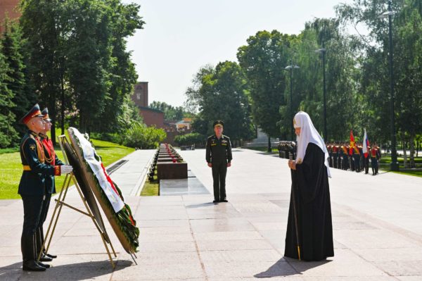 Patriarch of All Russia lays wreath at Kremlin Wall on anniversary of the beginning of the Great Patriotic War