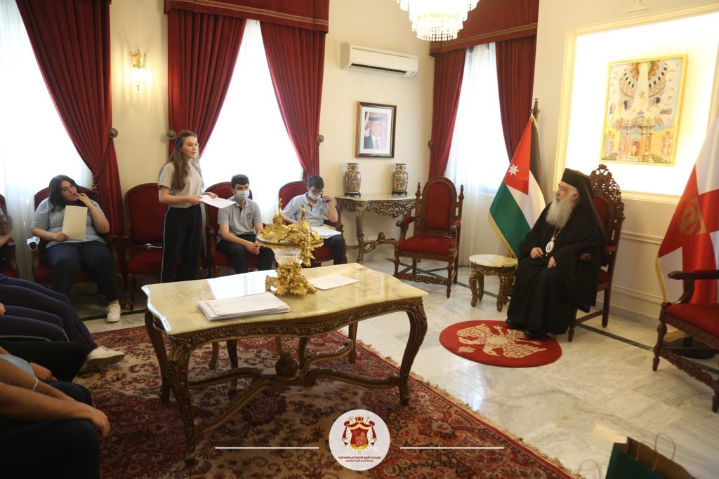 تكريم طلبة متميزين في دار المطرانية