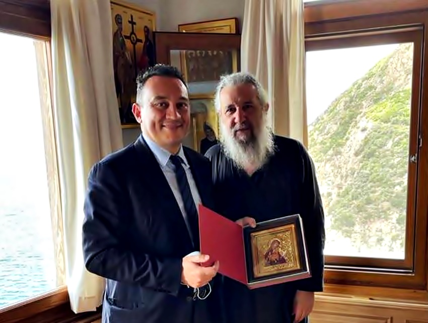 Ο Υφυπουργός Εξωτερικών επισκέφτηκε Μονές στο Άγιον Όρος