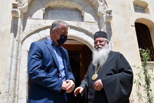 Καλαφάτης: Η Εκκλησία να συμβάλει στον εμβολιασμό