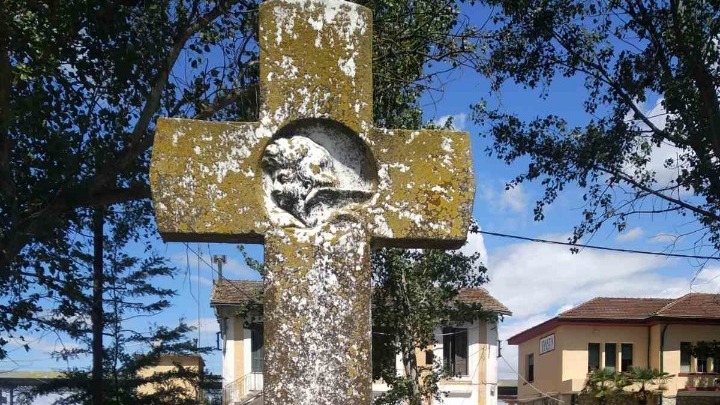 Πέτρινος σταυρός στο Πλατύ αφηγείται μια άγνωστη πτυχή της ιστορίας