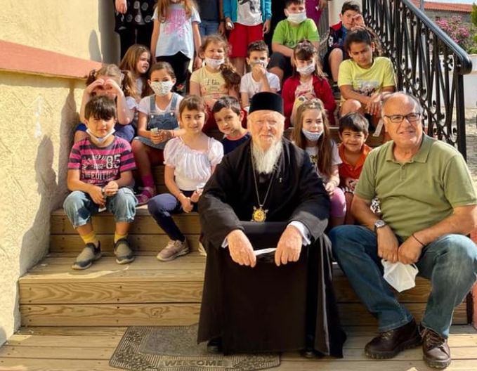 ΙΜΒΡΟΣ: Οι μαθητές αποχαιρέτησαν τον Πατριάρχη του Γένους