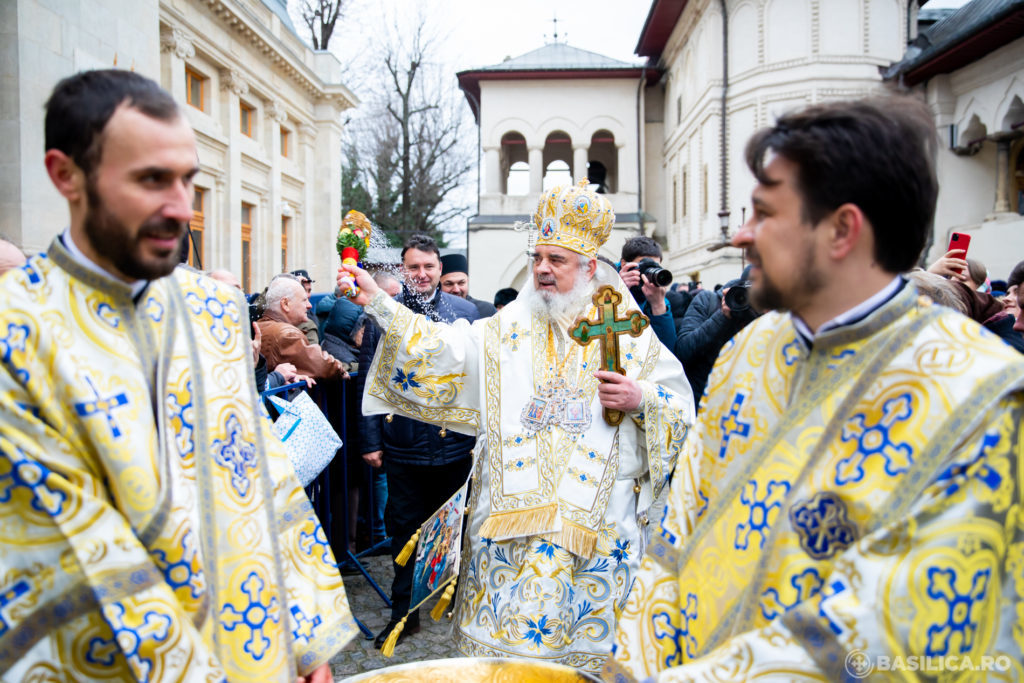 Στην κορυφή της εμπιστοσύνης των Ρουμάνων η Εκκλησία
