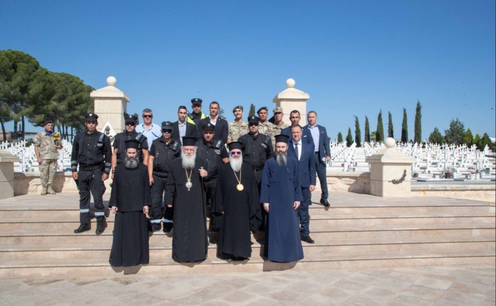 Ο Αρχιεπίσκοπος Αθηνών στους τάφους των Κυπρίων ηρώων
