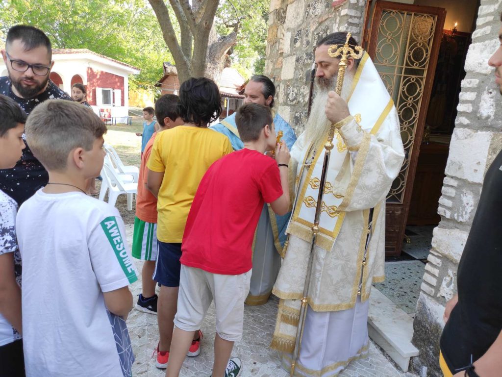 Μητροπολίτης Φθιώτιδος: Εξηγώντας στα παιδιά την Θεία Λειτουργία