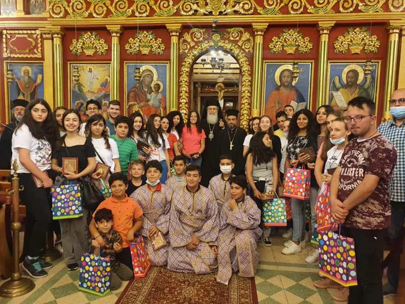 غبطة البطريرك يبارك أبناء شبيبة رعايا البطريركية