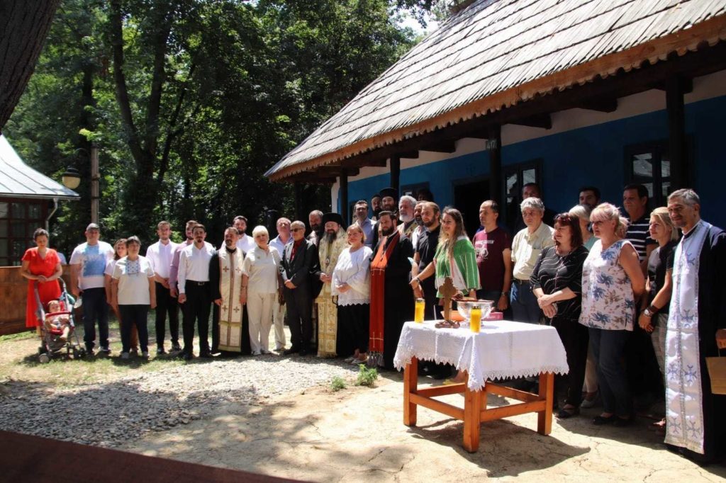 În imagini: Episcopul Europei de Nord a donat Muzeului Satului din Capitală casa străbunicilor săi
