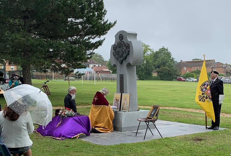 40th anniversary of canonization of Royal Martyrs celebrated at Romanov monument on Isle of Wight