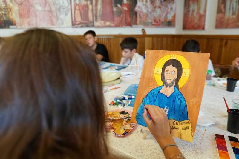FOTO, Tabăra de creație „Sf. Pafnutie-Pârvu”: Copiii din Argeș au deprins tainele iconografiei la Robaia