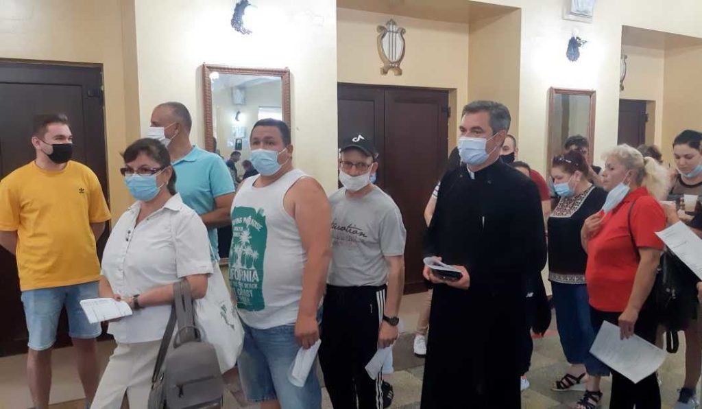 Preoți și credincioși din Protoieria Râmnicu Sărat au donat 50 de litri de sânge