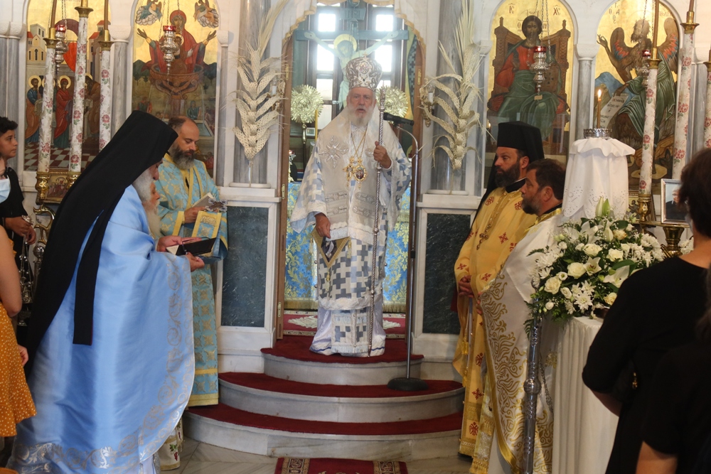 Στην Πάρο ιερούργησε ο Μητροπολίτης Σύρου