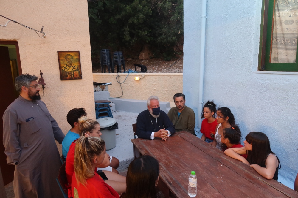 Στη στέγη ανηλίκων Πειραιώς ο Μητροπολίτης Σύρου