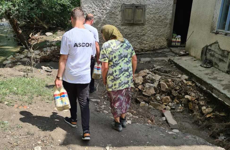 Apuseni: Voluntarii Bisericii au oferit ajutoare persoanelor afectate de inundații