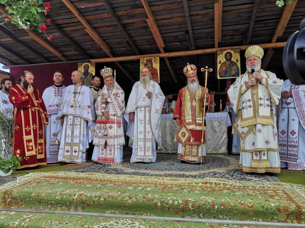 Sf. Epictet și Astion, model de comuniune: Capela Cimitirului „Izvorul Nou” și-a serbat al doilea hram