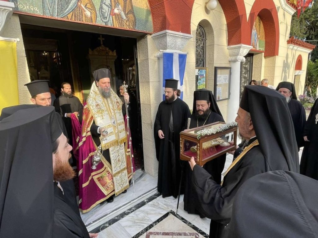 Το Ιερό Λείψανο της Οσίας Ματρώνας υποδέχτηκαν στη Νέα Ιωνία