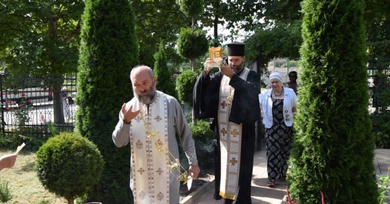 Мощи на Св. Пантелеймон пристигнаха в горнооряховския храм „Св. Три Светители“