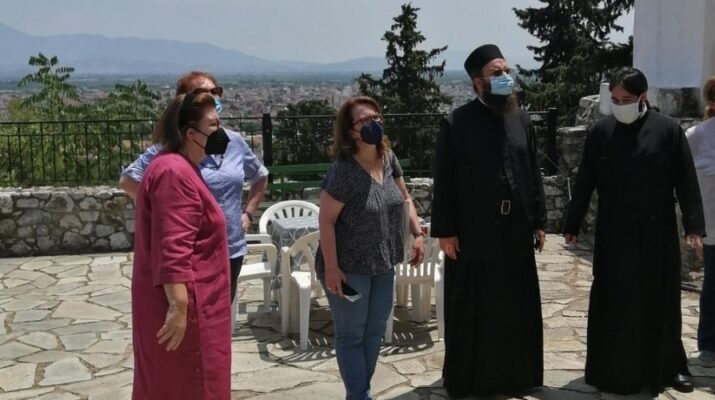 Η Υπουργός Πολιτισμού στις εκκλησιές του Τυρνάβου