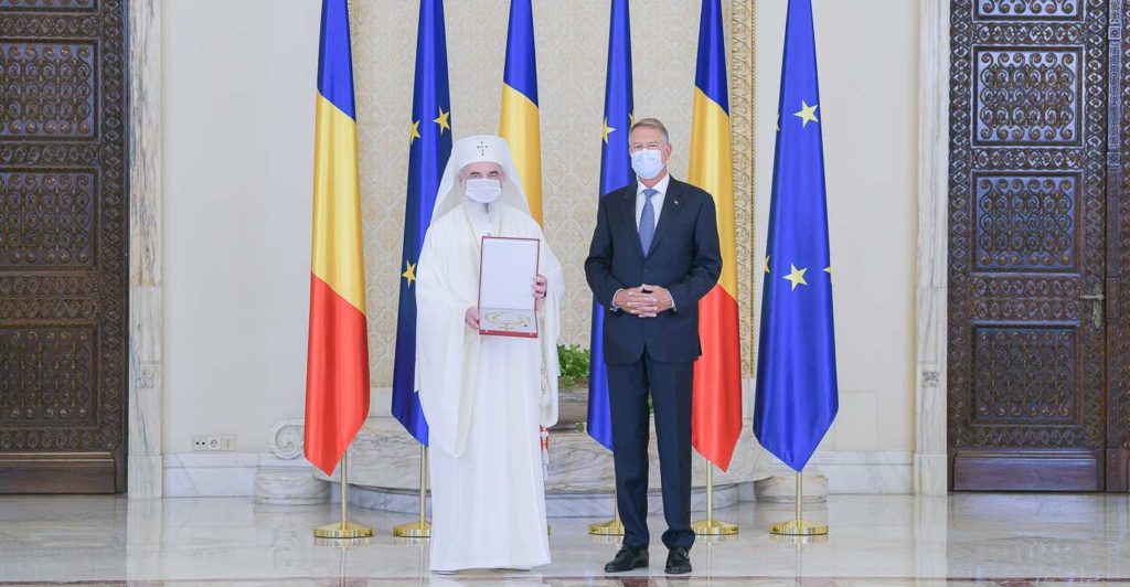 President Klaus Iohannis awarded Patriarch Daniel the highest order of the Romanian state