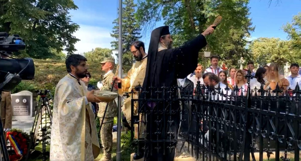 Sfinţirea unui monument închinat lui Mihail Kogălniceanu în cel mai mare cimitir ieșean