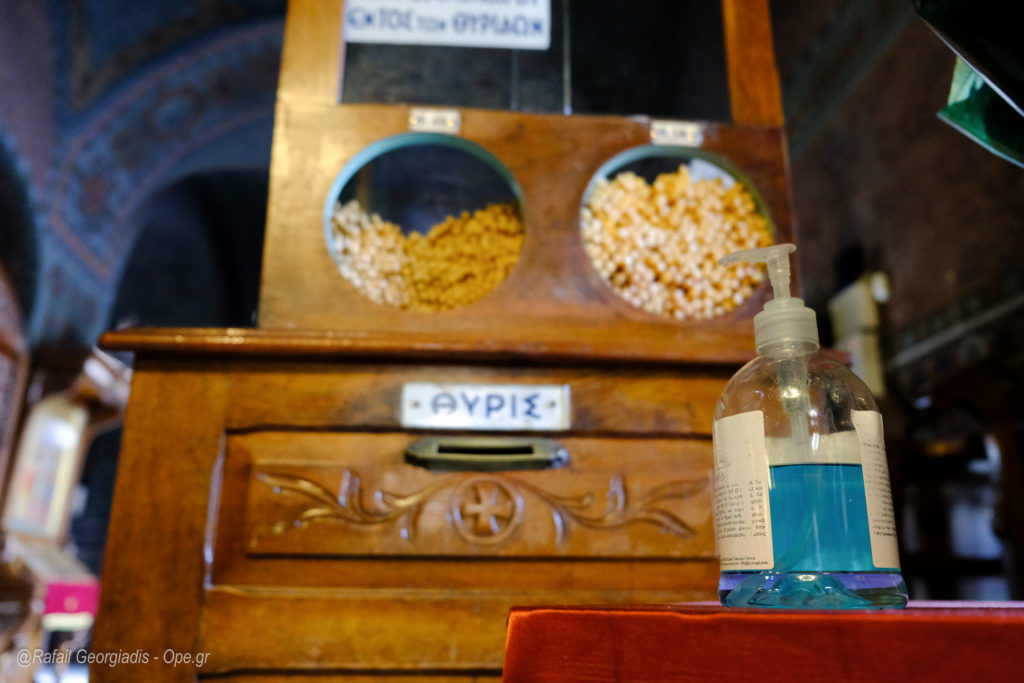Να βάλει “πλάτη” η Εκκλησία στους εμβολιασμούς ζητούν κυβέρνηση και λοιμοξιωλόγοι
