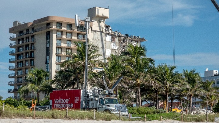 Στους 22 οι νεκροί από την κατάρρευση της πολυκατοικίας στη Φλόριντα