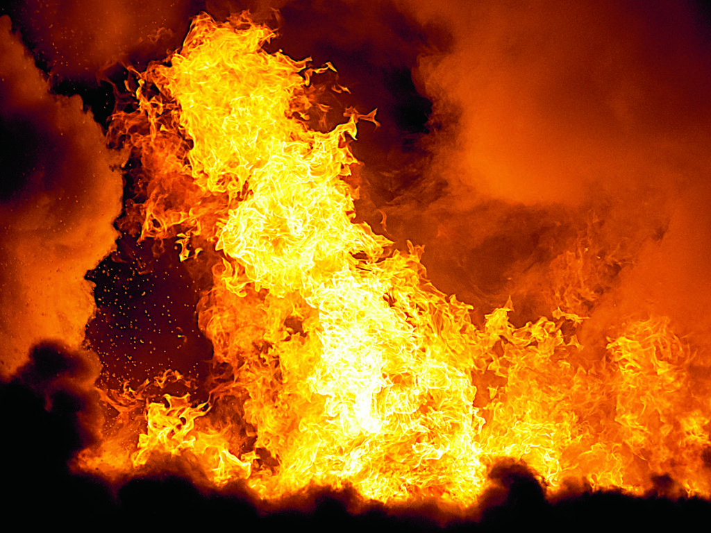 Φωτιά στη Ζήρια: Απομακρύνθηκαν με ασφάλεια 110 παιδιά