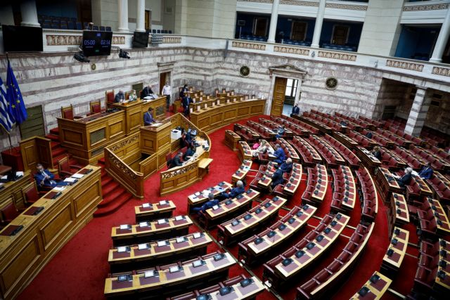 На пленарном заседании парламента проходит обсуждение законопроекта о церковном образовании