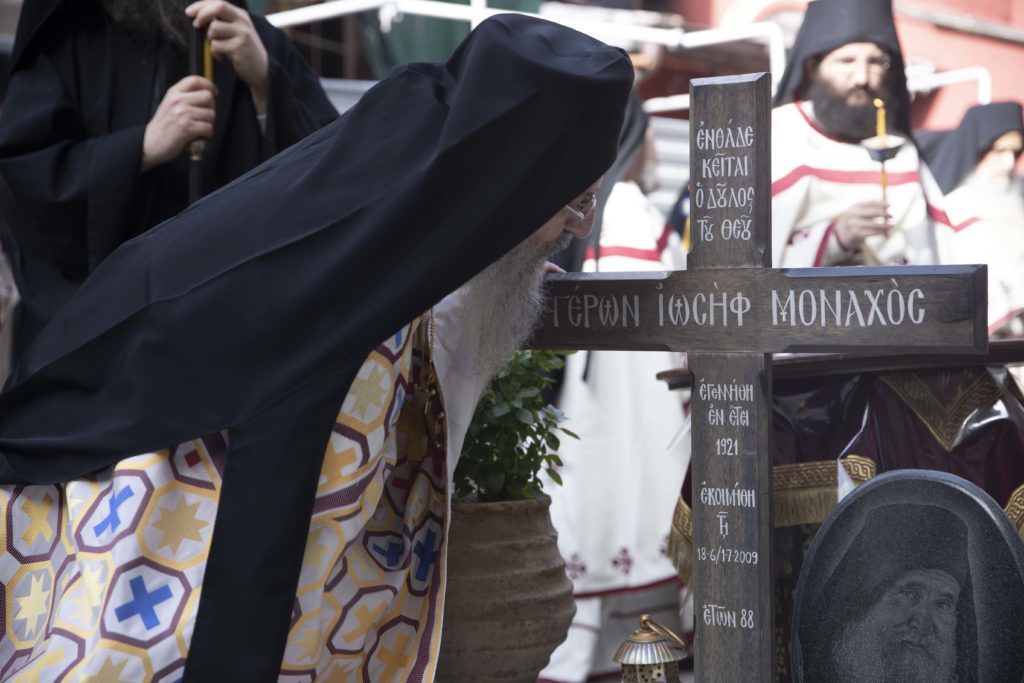 Поминальная служба на могиле Иосифа Ватопедского по случаю 12-летней годовщины с момента его кончины (репортаж и фотоматериалы)