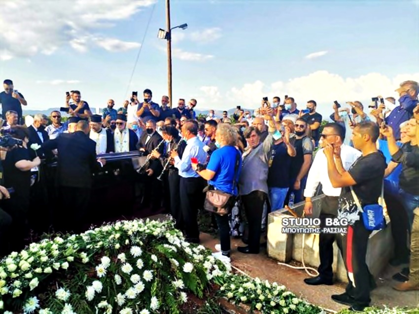 Με τραγούδια και κλαρίνα αποχαιρέτησαν τη Φιλιώ Πυργάκη