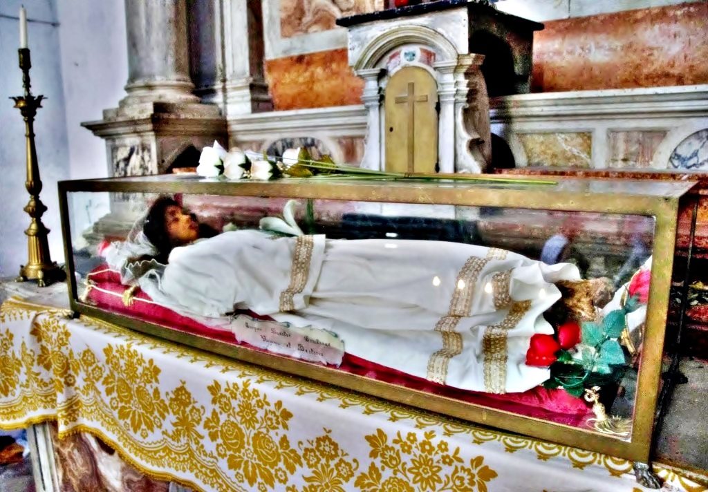 Η άφθαρτη Αγία Χριστίνα που την έκλεψαν οι Δυτικοί – Βοούν για επιστροφή τα ιερά κειμήλια της Κωνσταντινουπόλεως