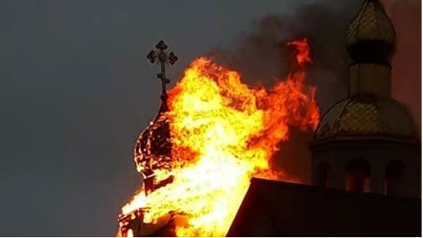 Σώθηκε ξύλινη Εκκλησία από φωτιά στη Σιβηρία