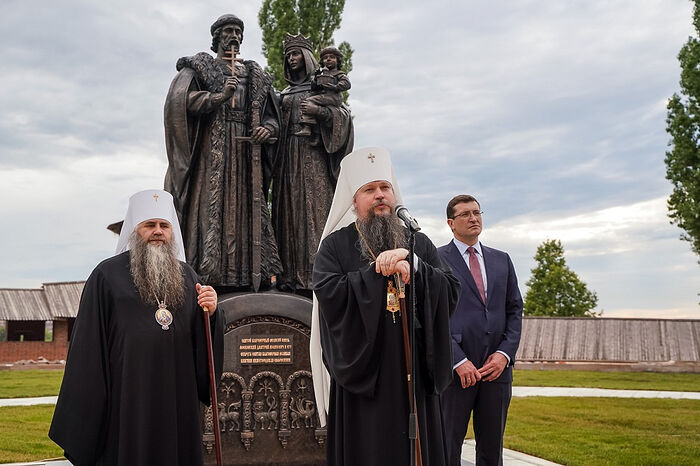 В НИЖЕГОРОДСКОМ КРЕМЛЕ ОСВЯЩЕН ПАМЯТНИК БЛАГОВЕРНЫМ КНЯЗЮ ДИМИТРИЮ ДОНСКОМУ И КНЯГИНЕ ЕВДОКИИ