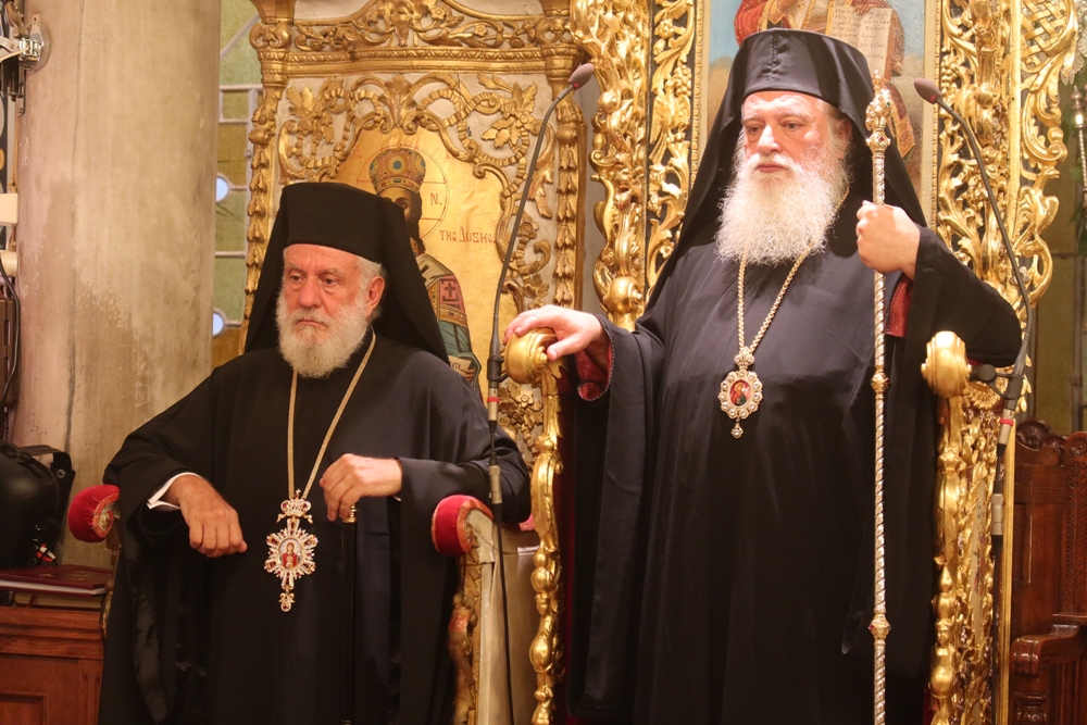 Ο Επίσκοπος Ρωγών στον Ναό Μεταμορφώσεως στην Ερμούπολη