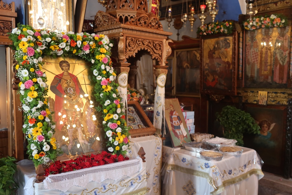 Οι Μυκόνιοι τίμησαν τη μνήμη του Αγίου Φανουρίου στη χώρα του νησιού