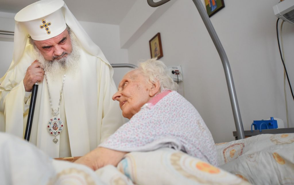 Patriarhul: Întreaga asistenţă socio-medicală are origine creştină/Biserica uneşte rugăciunea cu ştiinţa medicală