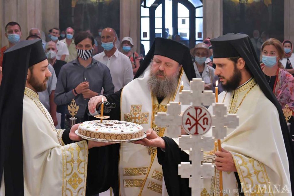 Comemorarea Patriarhilor Iustin şi Teoctist. „Au fost animaţi de aceeaşi dorinţă sfântă de a sluji Biserica”, spune PS Timotei Prahoveanul