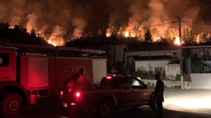 Ν. Χαρδαλιάς: Σε δύο μέτωπα η φωτιά στην Εύβοια – Περιορίστηκε η φωτιά στην Αττική