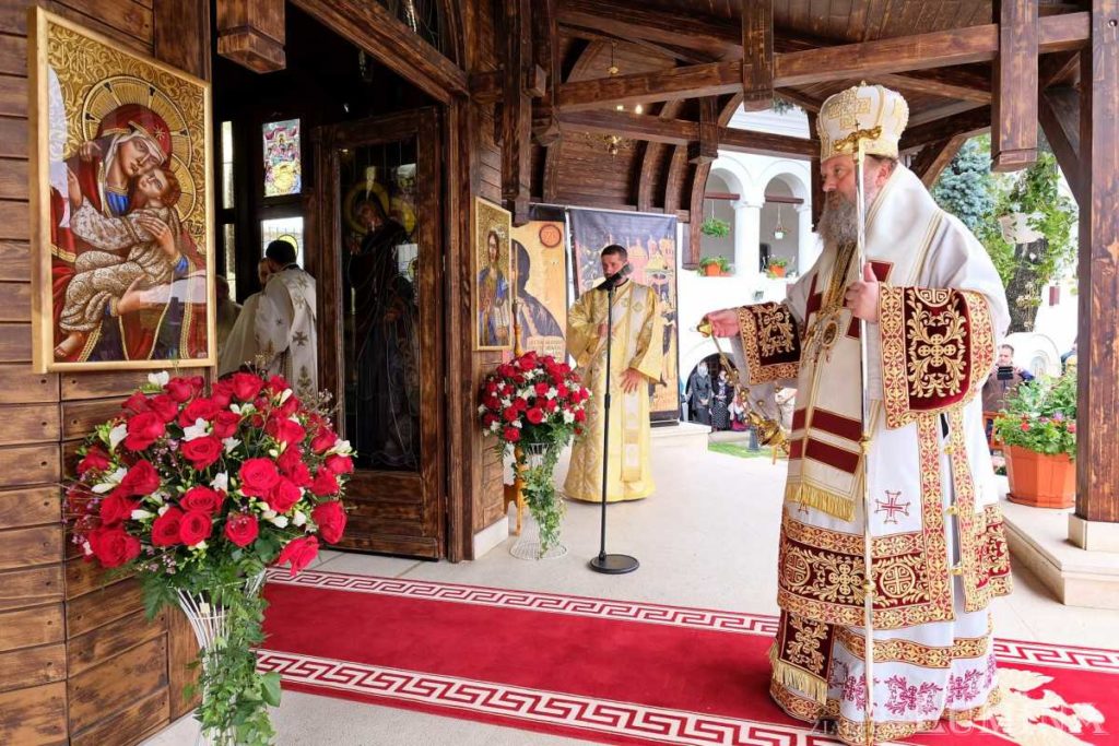 Mănăstirea Plumbuita şi-a cinstit ocrotitorul spiritual / PS Timotei: Să avem grijă de copiii abandonaţi