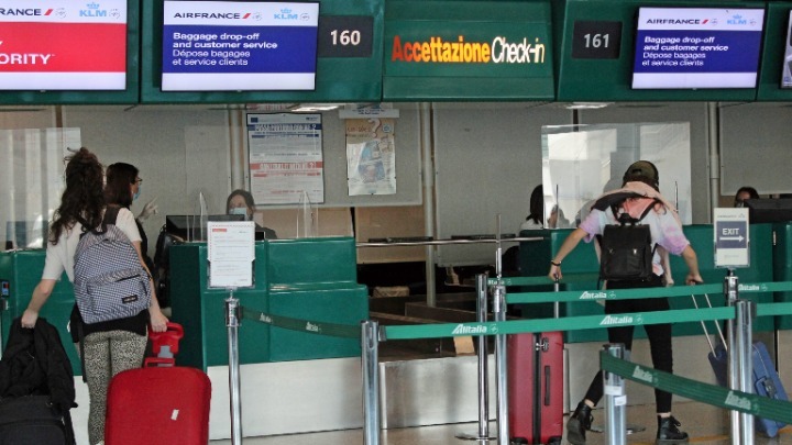 Το «πράσινο πάσο εμβολιασμένου» υποχρεωτικό σε τρένα και αεροπλάνα