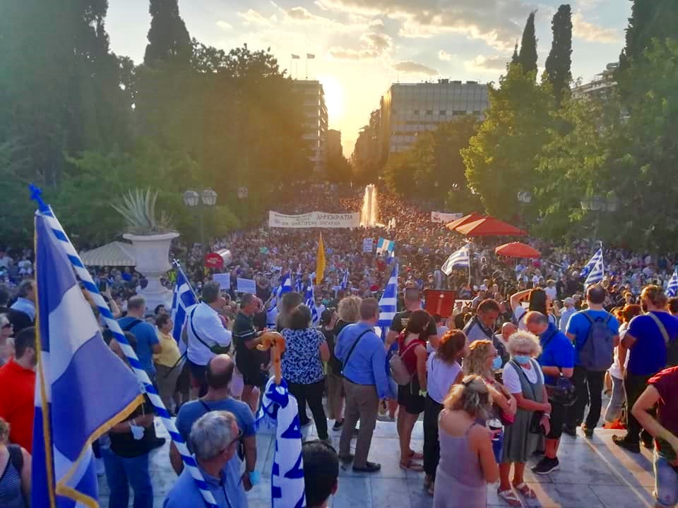 Συγκέντρωση στο Σύνταγμα κατά του υποχρεωτικού εμβολιασμού (ΦΩΤΟ)