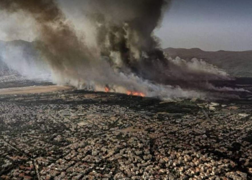 Ολονύκτια μάχη με τις φλόγες σε όλη την Ελλάδα – Κάηκαν σπίτια στην Αττική – Προσευχές να μην υπάρξουν νεκροί