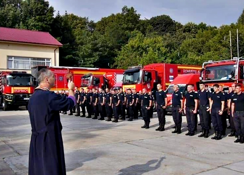 Συγκινούν οι Ρουμάνοι πυροσβέστες στην Εύβοια