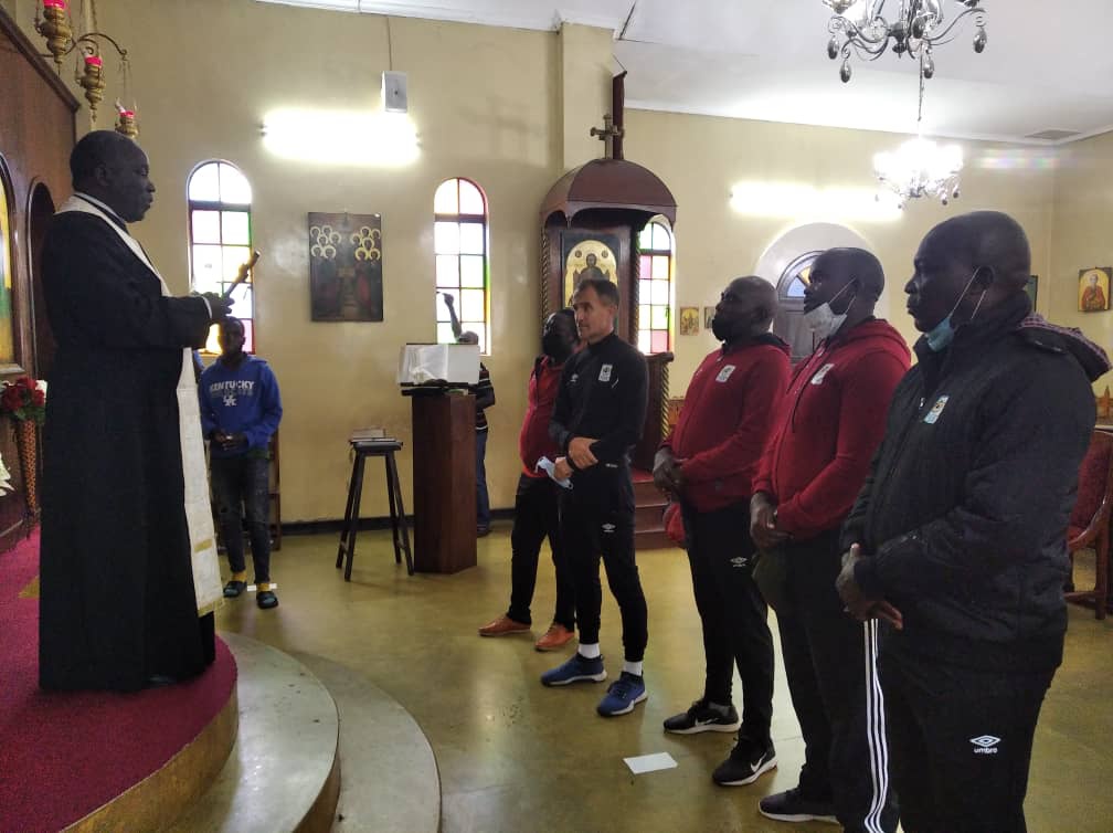 Ο τεχνικός της Εθνικής Ουγκάντας έλαβε την ευχή της Εκκλησίας