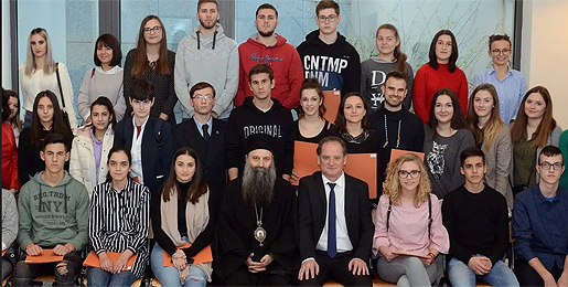 Ο Πατριάρχης Σερβίας στηρίζει αριστούχους μαθητές